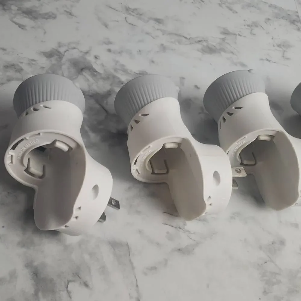 5 Preowned Airwick Plug Diffusers‎